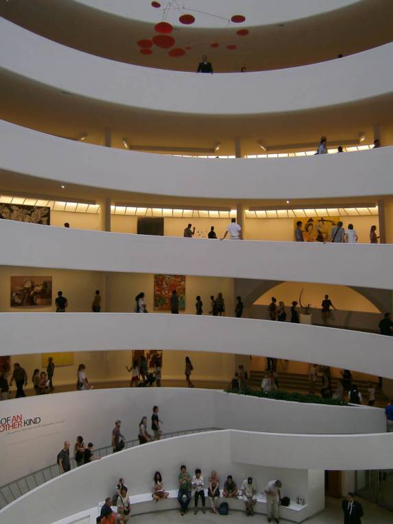 Interior do Guggenheim, na 5a Avenida, em Nova Iorque, nos Estados Unidos